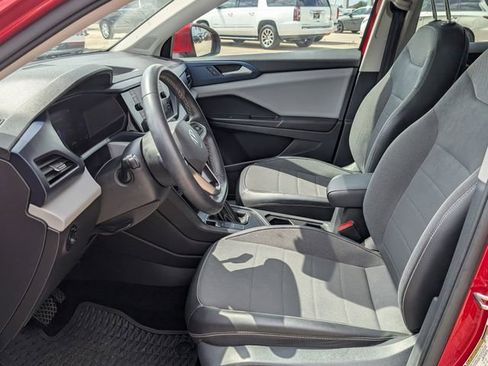 Used 2022 Volkswagen Taos SE w/ Panoramic Sunroof Package image 12