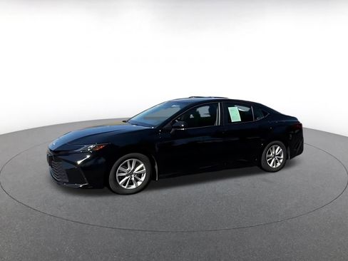 Used 2025 Toyota Camry LE FWD image 8