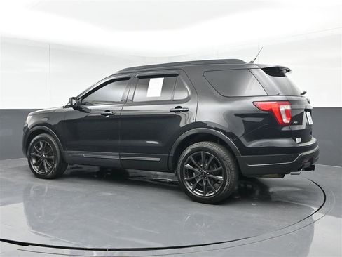 Used 2019 Ford Explorer XLT w/ Equipment Group 202A AWD/4WD image 7