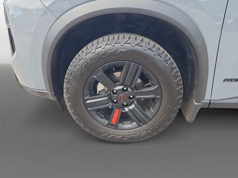 Used 2025 Nissan Rogue SV AWD/4WD image 10