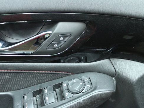 Used 2023 Chevrolet Traverse RS image 19