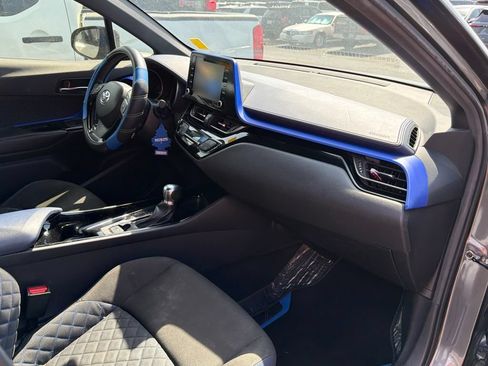 Used 2021 Toyota C-HR XLE FWD image 16