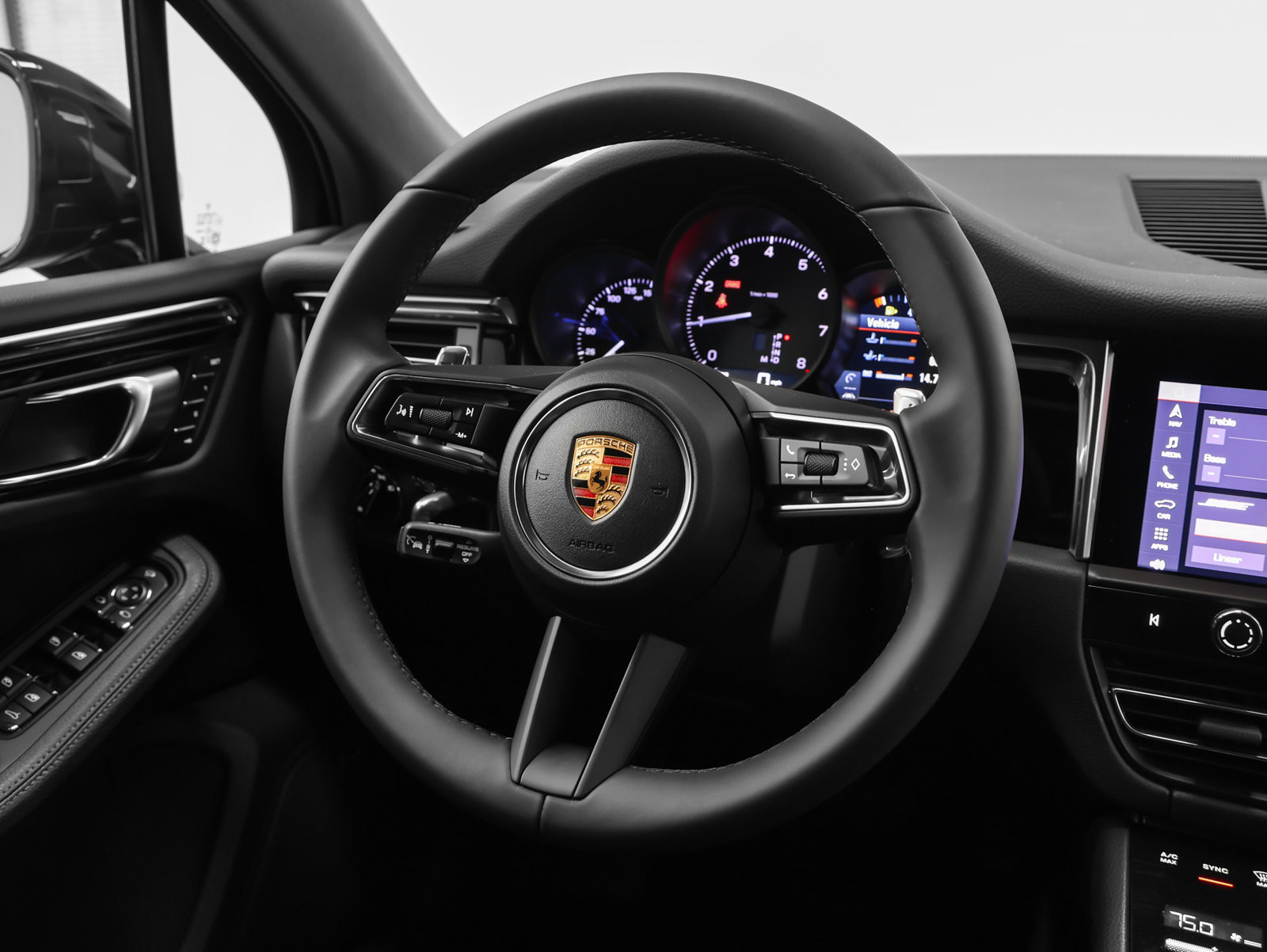 Certified 2026 Porsche Macan AWD/4WD image 29