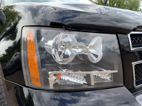 Used 2011 Chevrolet Avalanche LT AWD/4WD image 12