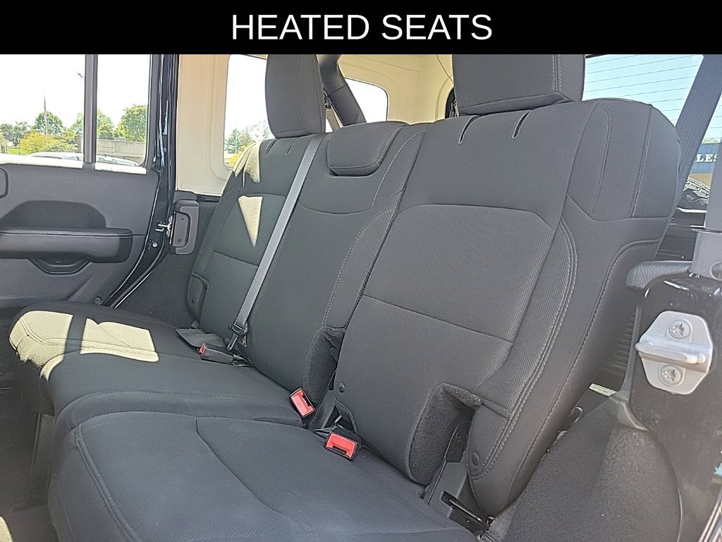 Used 2018 Jeep Wrangler Unlimited Sahara w/ Cold Weather Group AWD/4WD image 10