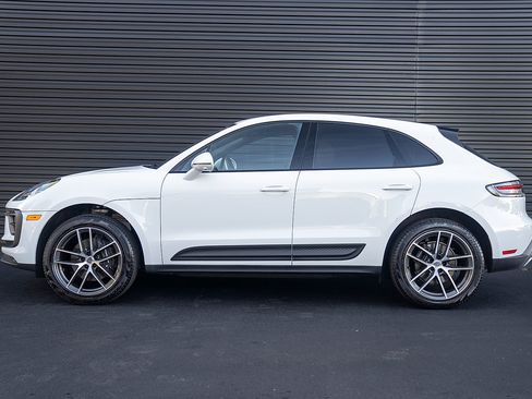 Used 2026 Porsche Macan AWD/4WD image 2