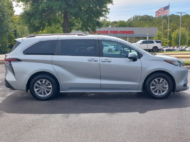 Certified 2023 Toyota Sienna LE FWD image 13