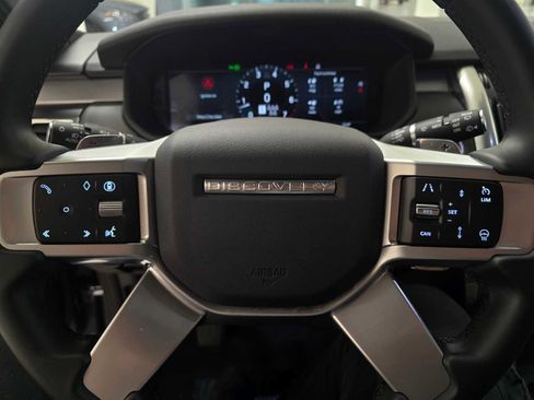 Used 2025 Land Rover Discovery Dynamic SE image 25