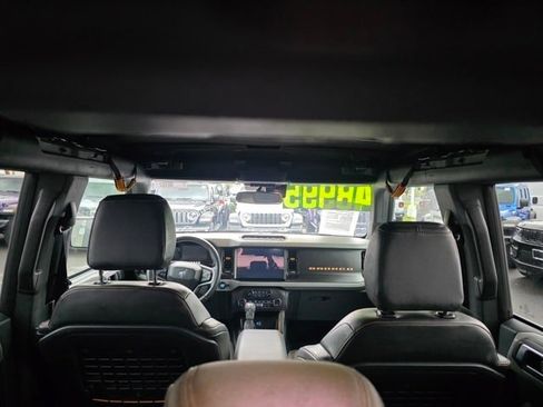 Used 2023 Ford Bronco Badlands image 11