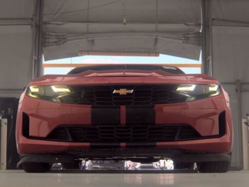 Used 2020 Chevrolet Camaro LT RWD image 8