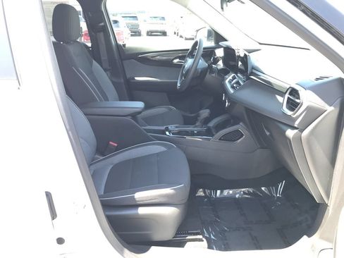 Used 2024 Chevrolet TrailBlazer LS w/ LS Convenience Package AWD/4WD image 17