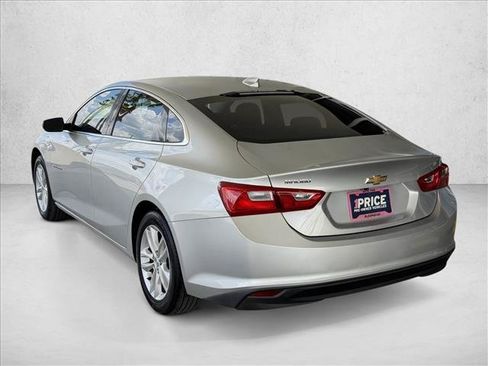 Used 2017 Chevrolet Malibu LT FWD image 3