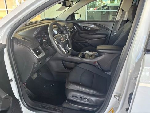 Used 2024 GMC Terrain SLE w/ Driver Convenience Package FWD image 8
