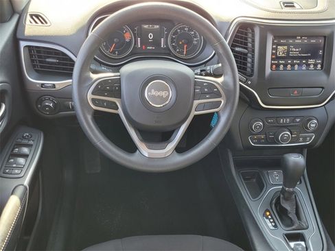 Used 2019 Jeep Cherokee Latitude w/ Popular Appearance Group image 7