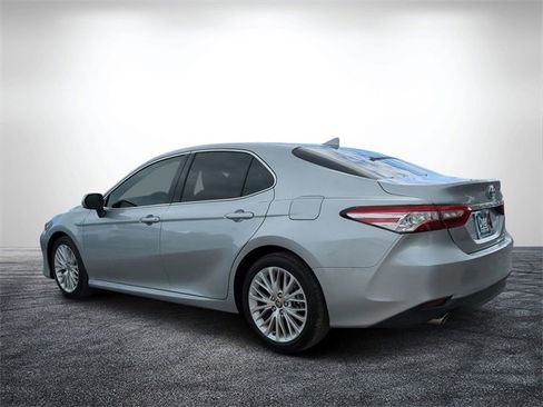 Used 2020 Toyota Camry XLE image 6