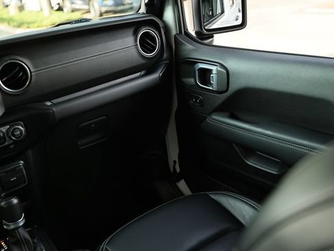 Used 2022 Jeep Wrangler Unlimited Sahara w/ Cold Weather Group AWD/4WD image 30