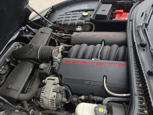 Used 2004 Chevrolet Corvette Coupe w/ Preferred Equipment Group RWD image 13