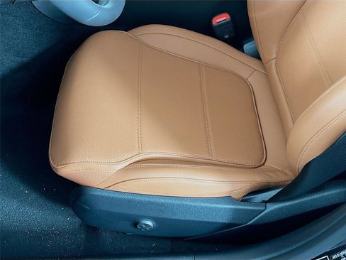 Used 2025 Mercedes-Benz C 300 4MATIC Sedan image 17