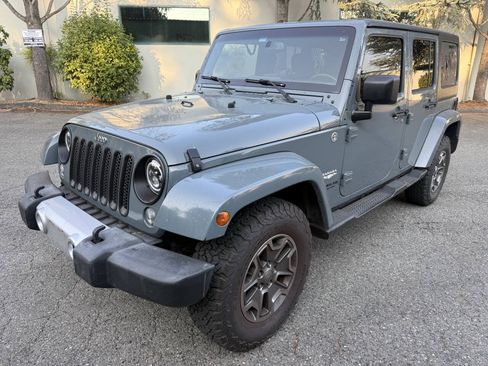 Used 2015 Jeep Wrangler Unlimited Sahara w/ Connectivity Group AWD/4WD image 1