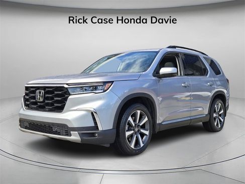 Used 2023 Honda Pilot Touring image 8