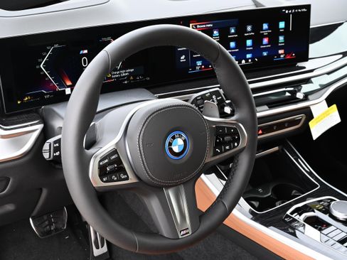 New 2026 BMW X5 xDrive50e w/ M Sport Package image 8