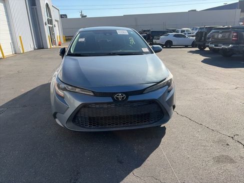 Used 2020 Toyota Corolla LE image 2
