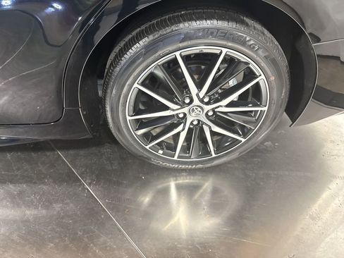 Used 2023 Toyota Camry SE image 12