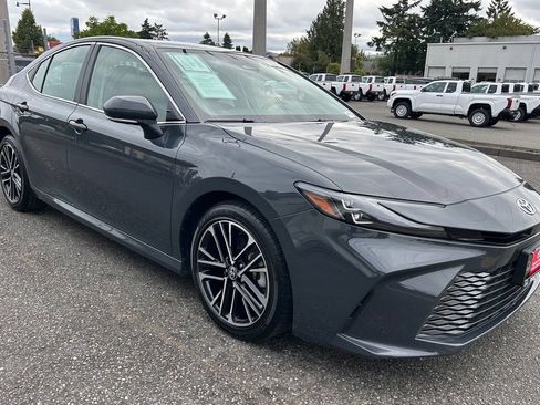 Certified 2025 Toyota Camry XLE FWD image 3