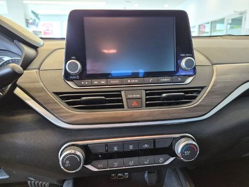 Certified 2025 Nissan Altima 2.5 SV FWD image 18