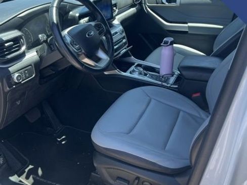 Used 2021 Ford Explorer XLT w/ Equipment Group 202A AWD/4WD image 3