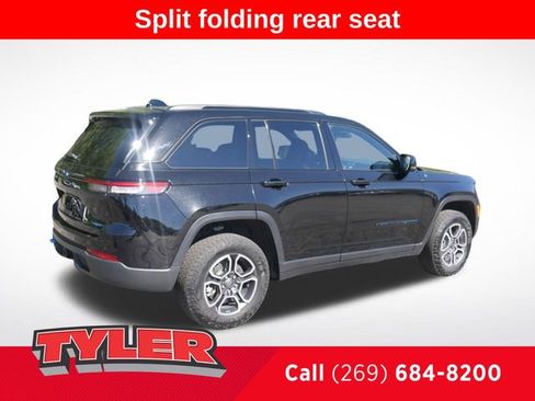 Used 2022 Jeep Grand Cherokee Trailhawk AWD/4WD image 8