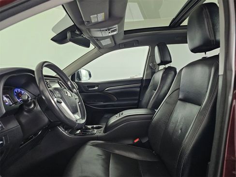 Used 2018 Toyota Highlander Limited Platinum image 23