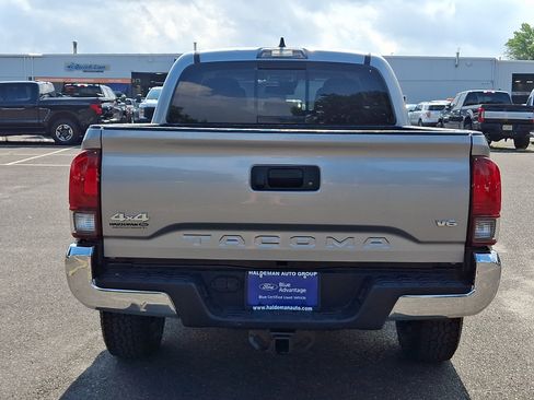 Used 2021 Toyota Tacoma SR5 AWD/4WD image 6