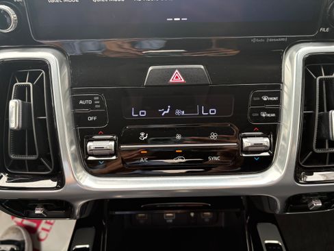 Used 2023 Kia Sorento SX AWD/4WD image 24