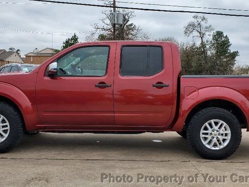 Used 2019 Nissan Frontier SV image 2