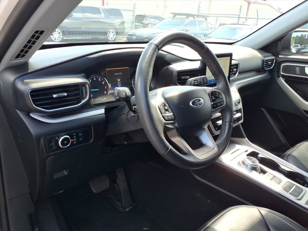 Used 2024 Ford Explorer XLT w/ Equipment Group 202A RWD image 18