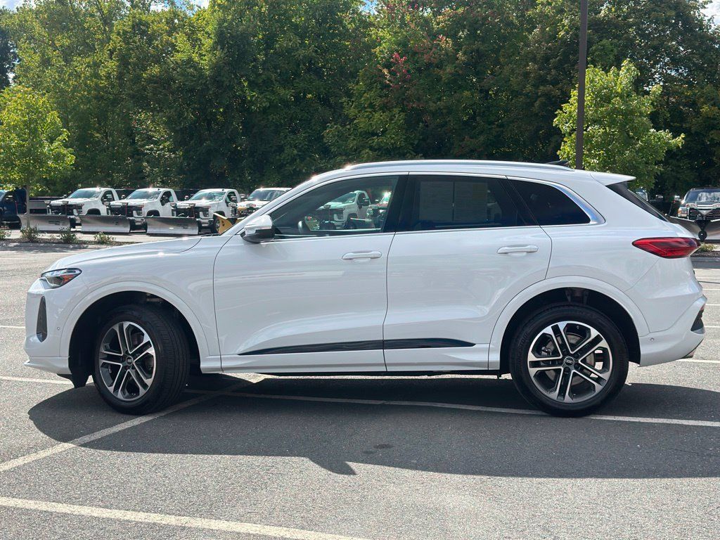Used 2025 Audi Q5 Premium w/ Convenience Package AWD/4WD image 3
