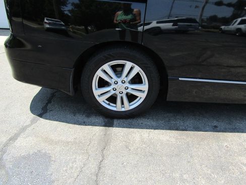 Used 2015 Nissan Quest Platinum image 9