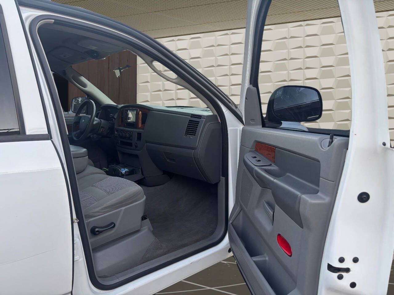 Used 2006 Dodge Ram 1500 Truck SLT RWD image 13