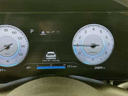 Used 2024 Hyundai Elantra SEL image 15