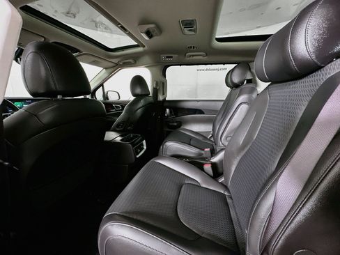 Used 2025 Kia Carnival SX Prestige FWD image 25