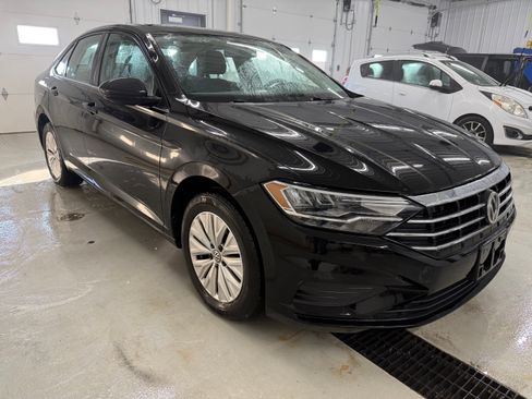 Used 2019 Volkswagen Jetta R-Line FWD image 2