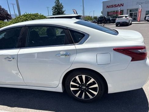 Used 2018 Nissan Altima 2.5 SL FWD image 9
