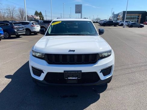 Used 2024 Jeep Grand Cherokee Limited w/ Black Appearance Package AWD/4WD image 2