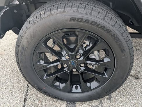 Used 2025 Jeep Wrangler Unlimited Sahara w/ Safety Group image 15