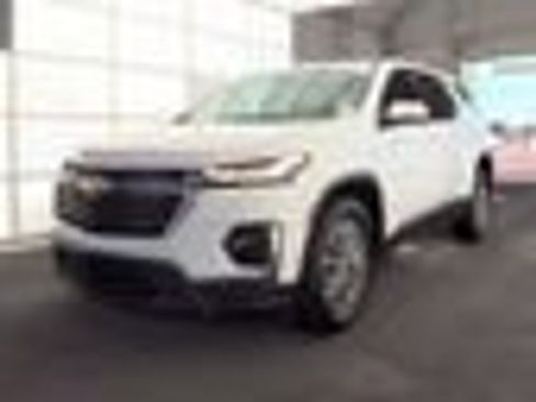 Used 2023 Chevrolet Traverse LT FWD image 1