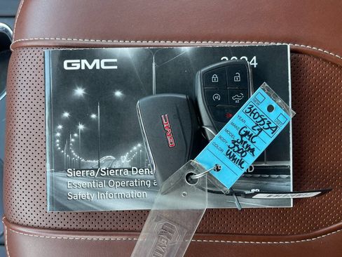 Used 2024 GMC Sierra 3500 Denali Ultimate AWD/4WD image 10