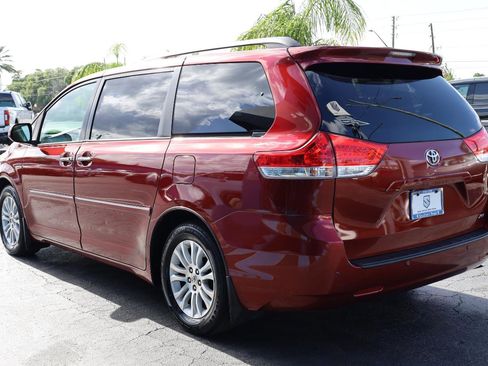 Used 2011 Toyota Sienna XLE w/ XLE Navigation Pkg FWD image 3
