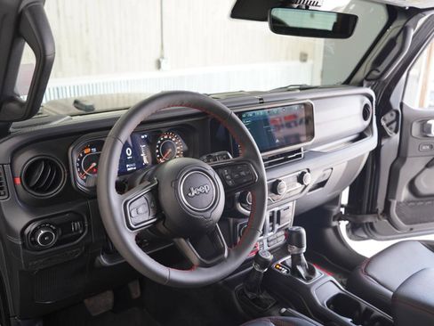 Used 2024 Jeep Wrangler Rubicon AWD/4WD image 17