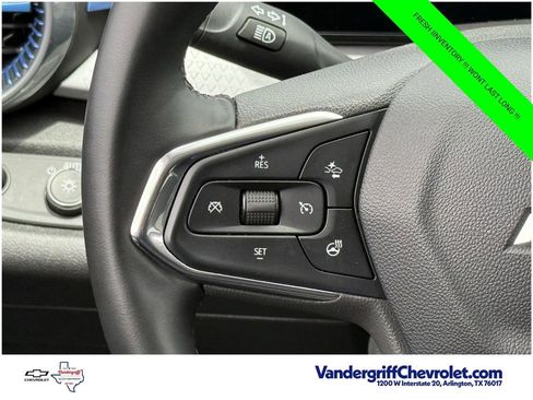 Used 2025 Chevrolet Trax LT w/ LT Convenience Package FWD image 14